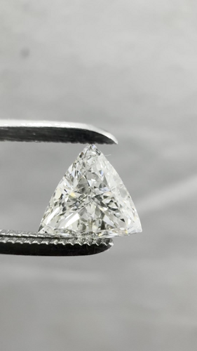0.56 carat H-SI1 Natūralus Triangular Deimantas (1)