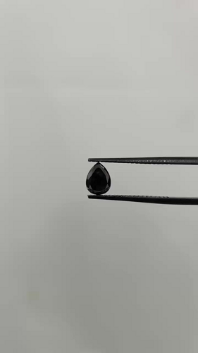 0.62 carat Fancy Black-VVS2 Natūralus Pear Deimantas (1)