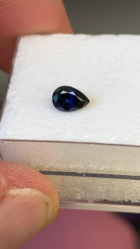 0.48 carat BLUE Pear Safyras (1)