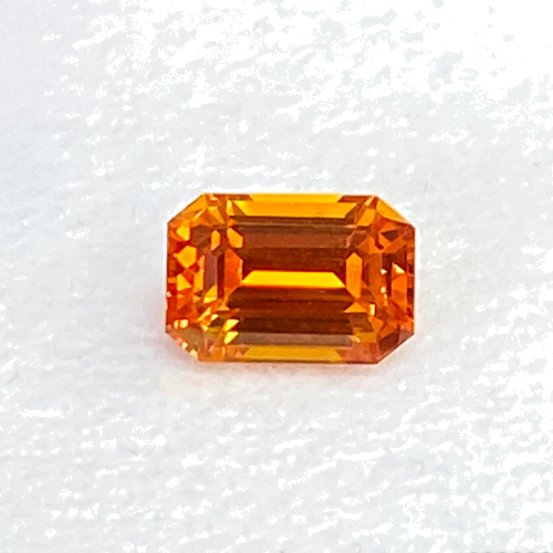 3.1 carat ORANGE Emerald Safyras (1)