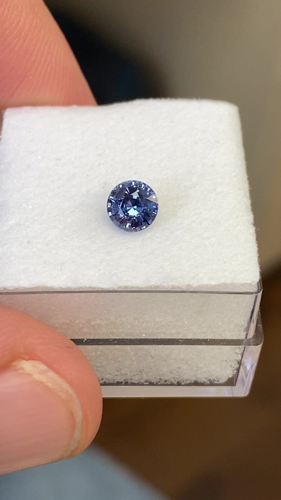 0.7 carat BLUE Round Safyras (1)