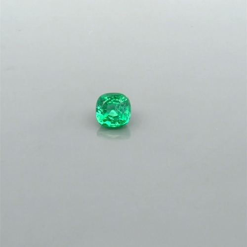 0.42 carat GREEN Cushion Smaragdas (1)