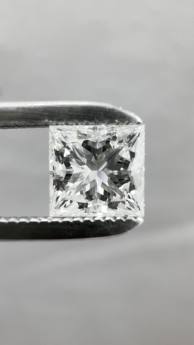 0.57 carat E-VVS2 Natūralus Princess Deimantas (1)