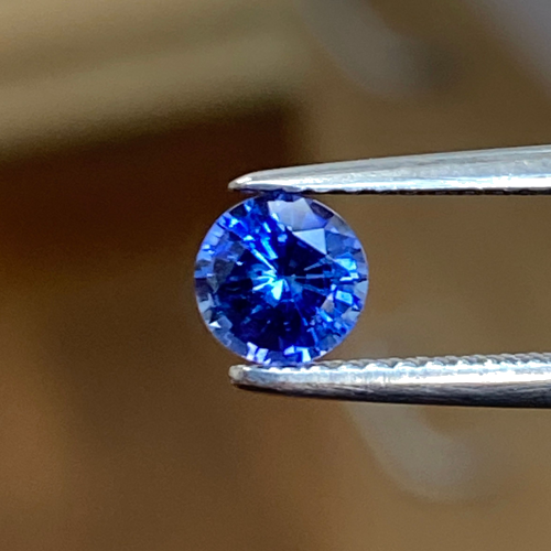 0.65 carat BLUE Round Safyras (1)