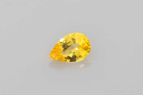 0.454 carat YELLOW Pear Safyras (1)