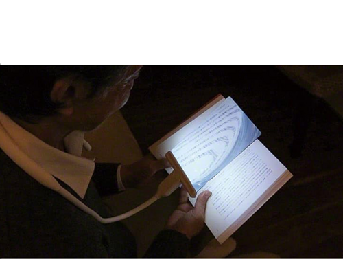 Galda palielināmais stikls ar izbīdāmu taisnstūra lēcu un LED apgaismojumu 2x (4)