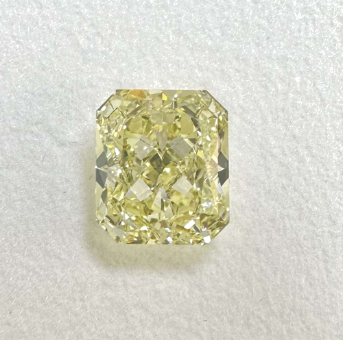 2.07 carat Fancy Light Yellow-VS1 Natūralus Radiant Deimantas (1)