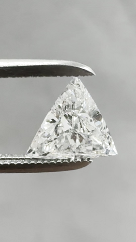 0.68 carat G-SI2 Natūralus Triangular Deimantas (1)