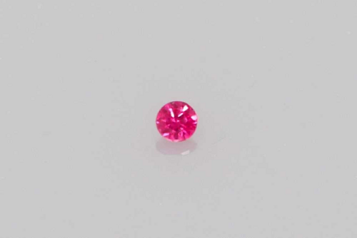 0.57 carat RED Round Rubinas (1)