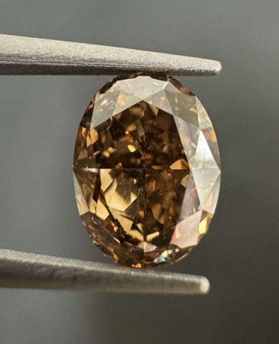 1.03 carat Fancy Dark Orangey Brown-VS1 Natūralus Oval Deimantas (1)