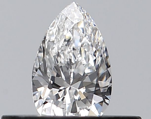 0.26 carat E-VVS2 Natūralus Pear Deimantas (1)