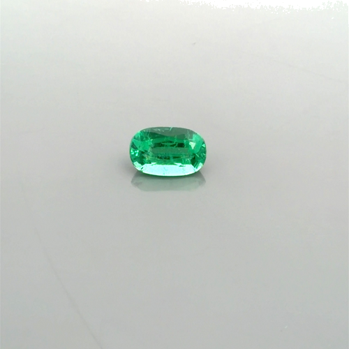 0.62 carat GREEN Oval Smaragdas (1)