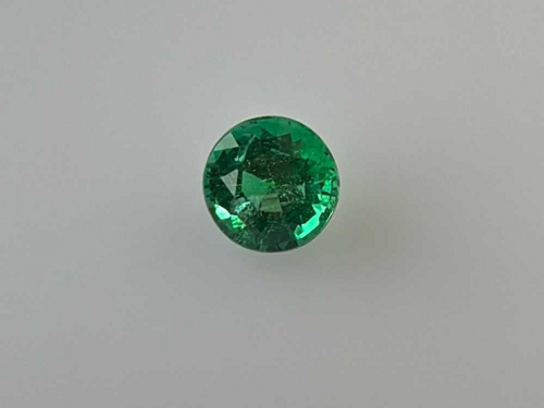 0.53 carat GREEN Round Smaragdas (1)