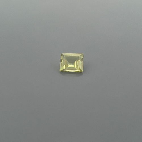 0.6 carat YELLOW STEP cut Rectangular Safyras (1)