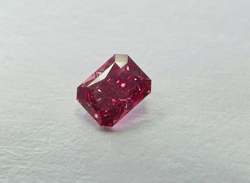 0.33 carat Fancy Purplish Red-SI1 Natūralus Radiant Deimantas (1)
