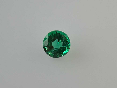 0.18 carat GREEN Round Smaragdas (1)