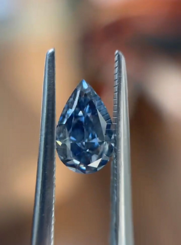 0.56 carat Fancy Deep Blue-VS1 Natūralus Pear Deimantas (1)