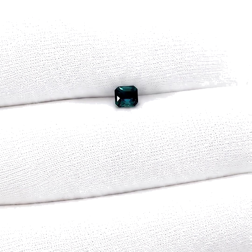 0.47 carat TEAL Emerald Safyras (1)
