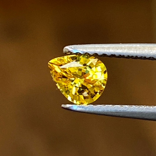 0.68 carat YELLOW Pear Safyras (1)
