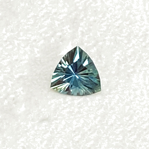 0.31 carat GREEN Trilliant Safyras (1)