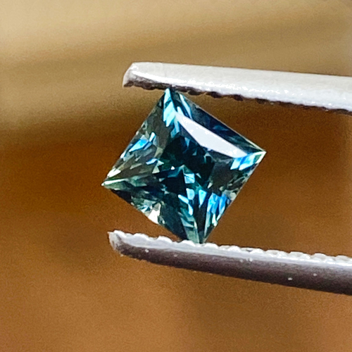 0.67 carat GREEN Princess Safyras (1)