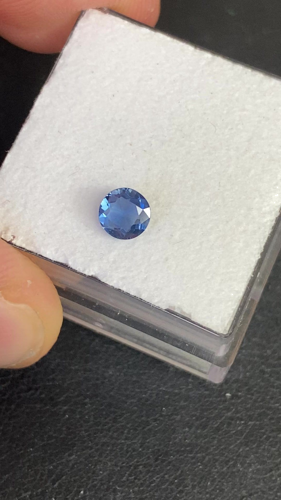 0.42 carat BLUE Round Safyras (1)