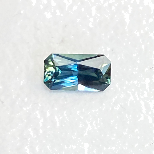0.54 carat GREEN Radiant Safyras (1)