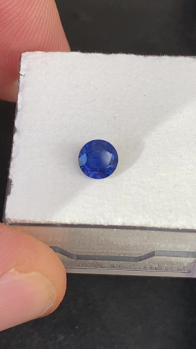 0.53 carat BLUE Round Safyras (1)