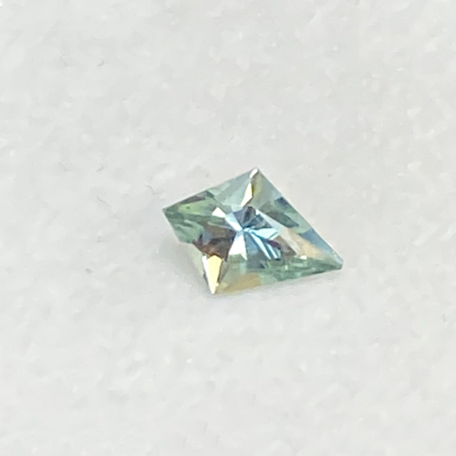 0.35 carat GREEN Kite Safyras (1)
