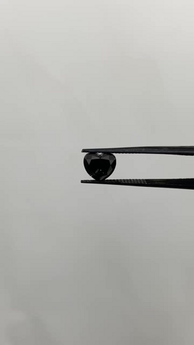 2.01 carat Fancy Black-VVS2 Natūralus Heart Deimantas (1)