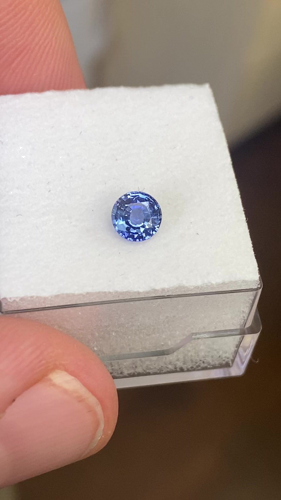 0.54 carat BLUE Round Safyras (1)