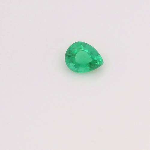 0.11 carat GREEN Pear Smaragdas (1)