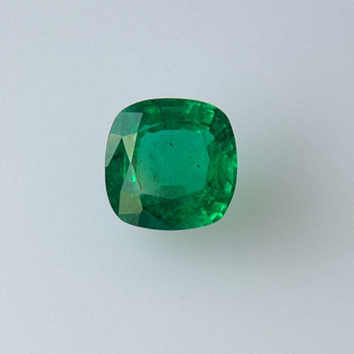 1.38 carat GREEN Cushion Smaragdas (1)