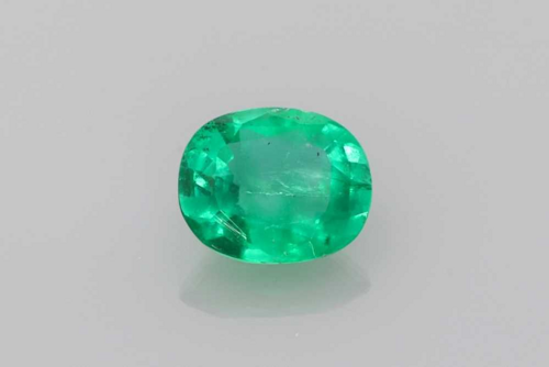 0.54 carat GREEN Cushion Smaragdas (1)