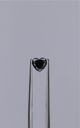 0.63 carat Fancy Black-VVS2 Natūralus Heart Deimantas (1)