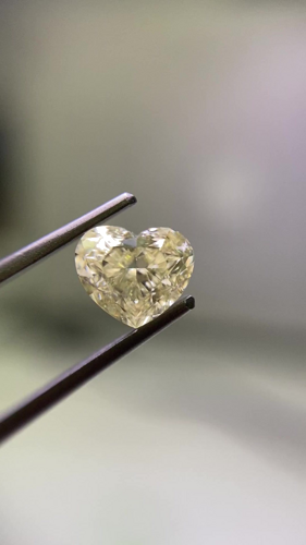 1.01 carat Fancy Light  Yellow-SI2 Natūralus Heart Deimantas (1)