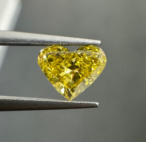 0.35 carat Fancy Intense  Yellow-VS1 Natūralus Heart Deimantas (1)