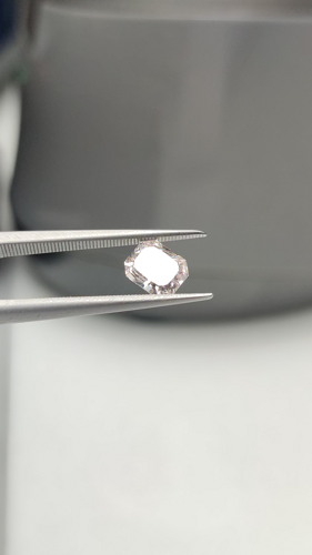 0.91 carat Fancy Brownish Pink-SI2 Natūralus Radiant Deimantas (1)