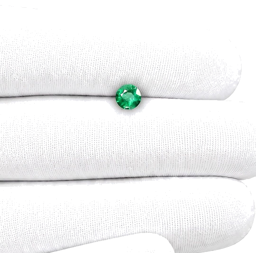 0.66 carat GREEN Round Smaragdas (1)