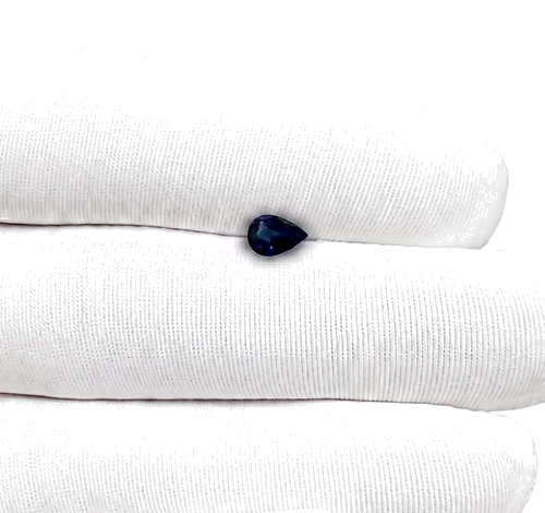 0.69 carat BLUE Pear Safyras (1)