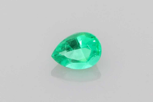 0.12 carat GREEN Pear Smaragdas (1)