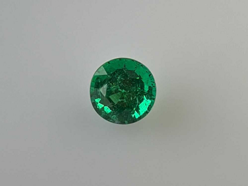 0.62 carat GREEN Round Smaragdas (1)