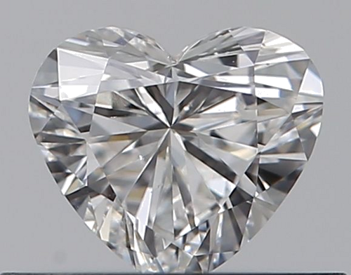 0.35 carat E-VS2 Natūralus Heart Deimantas (1)