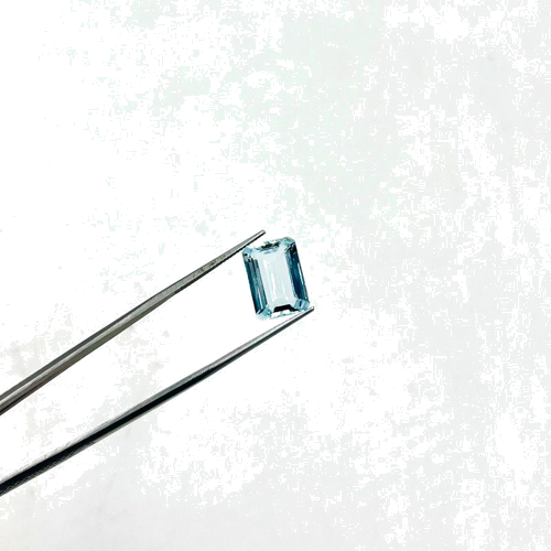 5.85 carat BLUE Octagonal Aquamarine (1)