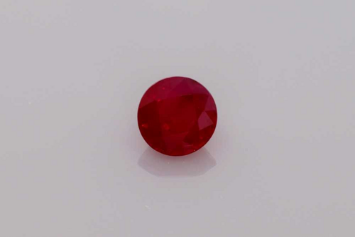 0.25 carat RED Round Rubinas (1)