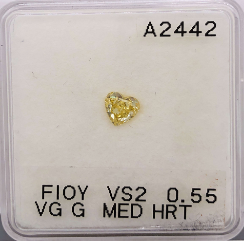 0.55 carat Fancy Intense Orangey Yellow-VS2 Natūralus Heart Deimantas (1)