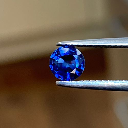 0.61 carat BLUE Round Safyras (1)