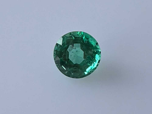 0.67 carat GREEN Round Smaragdas (1)