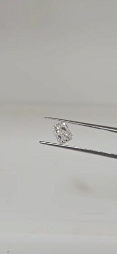1.32 carat G-VS2 Natūralus Radiant Deimantas (1)