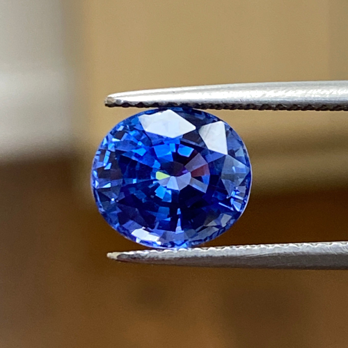 3.68 carat BLUE Oval Safyras (1)